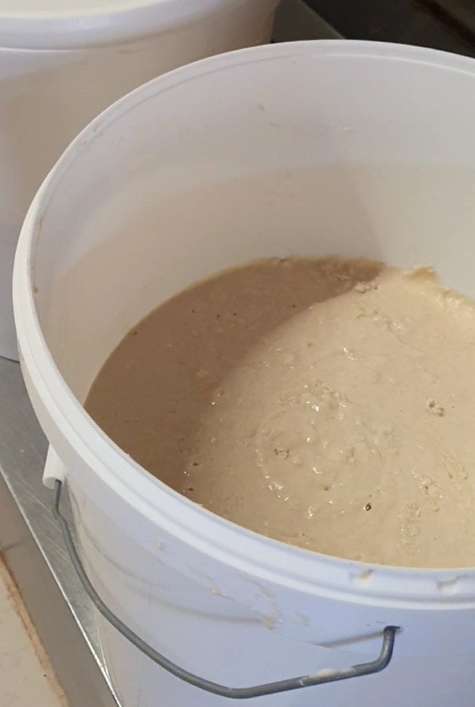 Seau de levain liquide