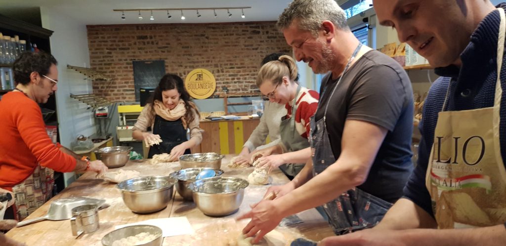 Participants à un atelier pain au levain