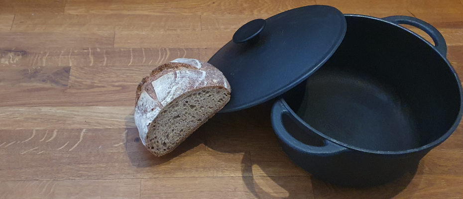 Cocotte avec un pain